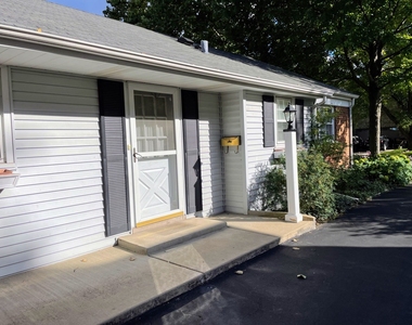2546 Laurel Lane - Photo Thumbnail 11