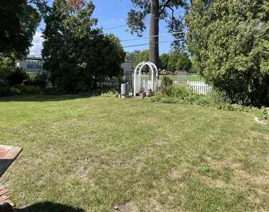 2546 Laurel Lane - Photo Thumbnail 6