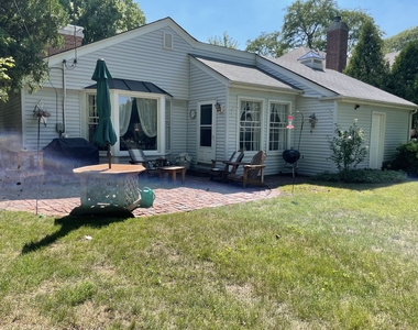 2546 Laurel Lane - Photo Thumbnail 5