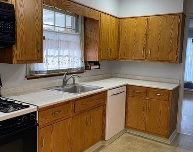 2546 Laurel Lane - Photo Thumbnail 12
