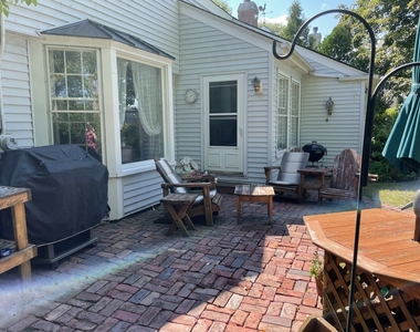 2546 Laurel Lane - Photo Thumbnail 7
