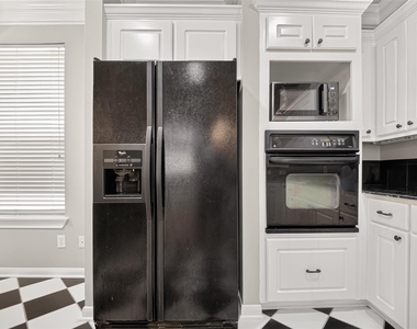 1513 Roy Street - Photo Thumbnail 21