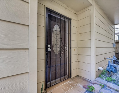 1513 Roy Street - Photo Thumbnail 3