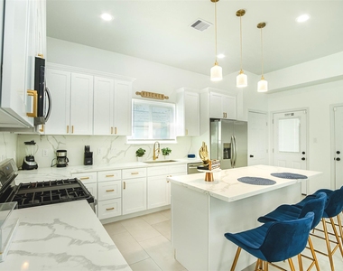 4114 Ward Street - Photo Thumbnail 6
