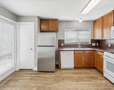 833 Lightningbug Lane - Photo Thumbnail 2