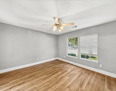 833 Lightningbug Lane - Photo Thumbnail 8