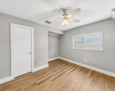 833 Lightningbug Lane - Photo Thumbnail 11