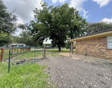 547 County Road 949e - Photo Thumbnail 10