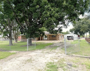547 County Road 949e - Photo Thumbnail 11