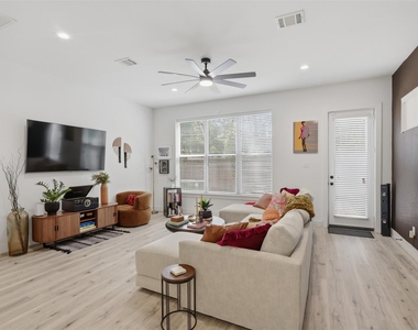 6833 Paris Street - Photo Thumbnail 4