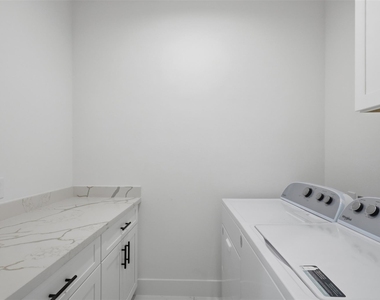 6833 Paris Street - Photo Thumbnail 10