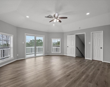 401 Paradise Drive - Photo Thumbnail 24