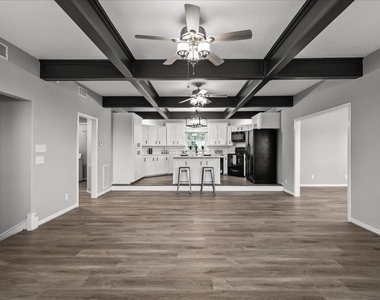 401 Paradise Drive - Photo Thumbnail 6