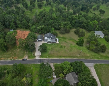 401 Paradise Drive - Photo Thumbnail 3