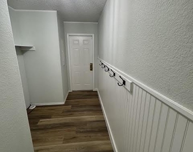 11930 Greenglen Drive - Photo Thumbnail 6