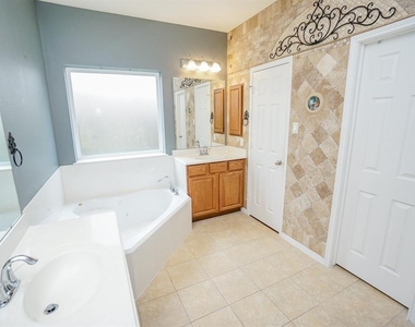 3211 London Lane - Photo Thumbnail 12