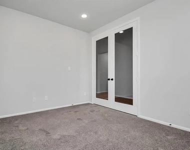 5838 Turquoise Hill Lane - Photo Thumbnail 6
