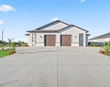 913 Ne 15th Lane - Photo Thumbnail 1