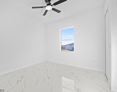 913 Ne 15th Lane - Photo Thumbnail 8