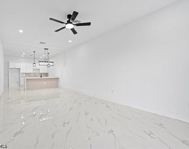 913 Ne 15th Lane - Photo Thumbnail 9