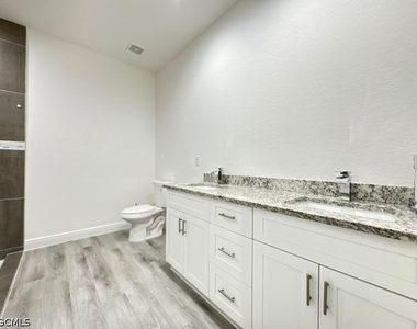 537 Greenbriar Boulevard - Photo Thumbnail 3