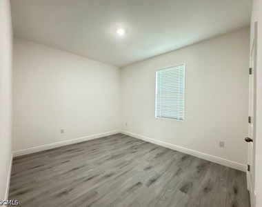 537 Greenbriar Boulevard - Photo Thumbnail 8
