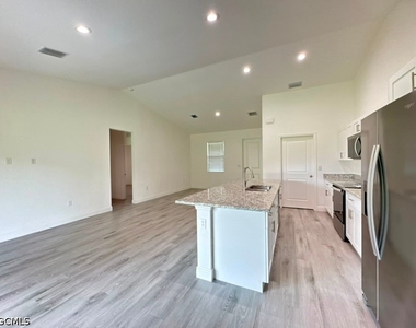 537 Greenbriar Boulevard - Photo Thumbnail 9
