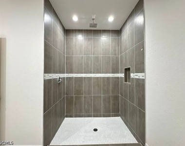 537 Greenbriar Boulevard - Photo Thumbnail 4