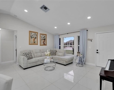 221 Ne 23rd Avenue - Photo Thumbnail 5