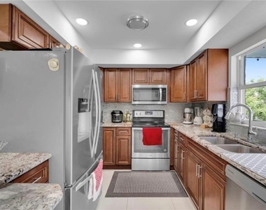 221 Ne 23rd Avenue - Photo Thumbnail 9