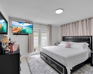 221 Ne 23rd Avenue - Photo Thumbnail 11