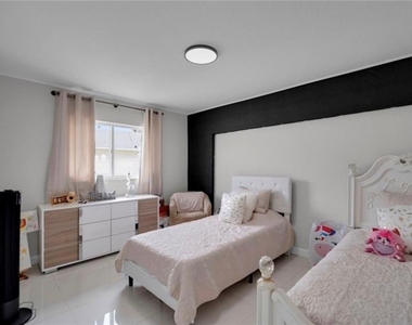 221 Ne 23rd Avenue - Photo Thumbnail 19