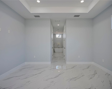 872 Spaulding Street E - Photo Thumbnail 15