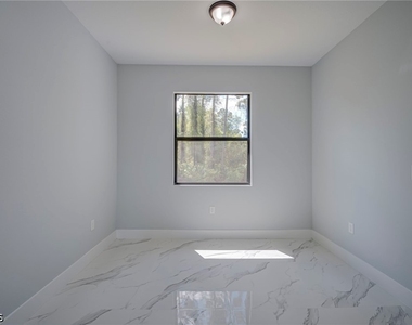 872 Spaulding Street E - Photo Thumbnail 12