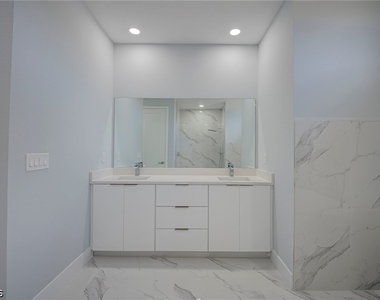 872 Spaulding Street E - Photo Thumbnail 17