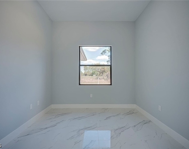 872 Spaulding Street E - Photo Thumbnail 13