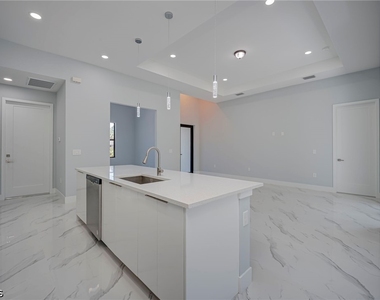 872 Spaulding Street E - Photo Thumbnail 10