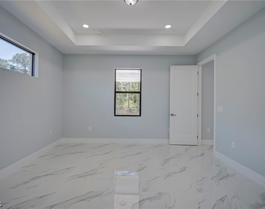 872 Spaulding Street E - Photo Thumbnail 19