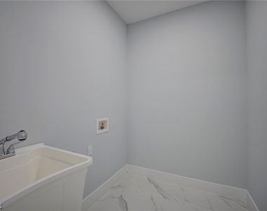 872 Spaulding Street E - Photo Thumbnail 24