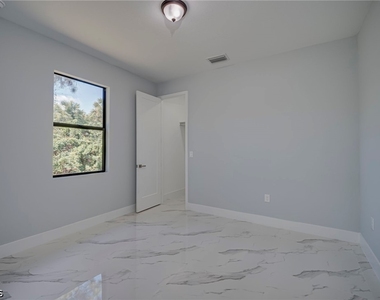 872 Spaulding Street E - Photo Thumbnail 22
