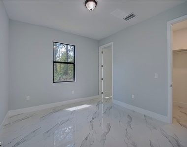 872 Spaulding Street E - Photo Thumbnail 20
