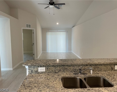 1211 Se 8th Terrace - Photo Thumbnail 2