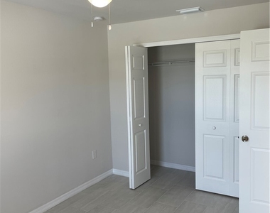 1211 Se 8th Terrace - Photo Thumbnail 6