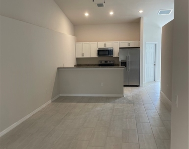 1211 Se 8th Terrace - Photo Thumbnail 3