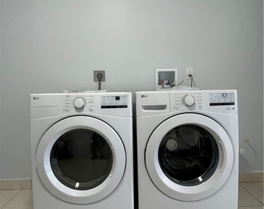 4132 Sw 7th Place - Photo Thumbnail 4