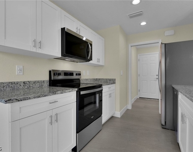 2601 48th Street W - Photo Thumbnail 5