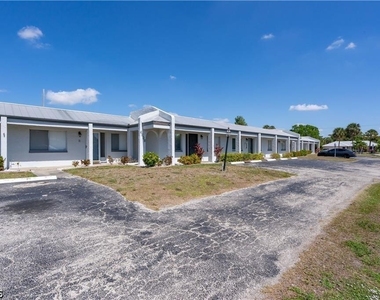 4608 Se 4th Place - Photo Thumbnail 1