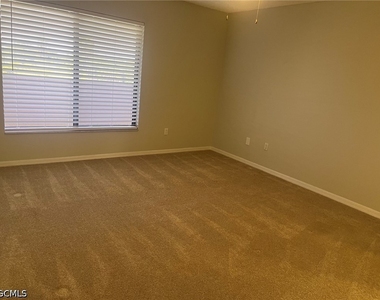 7430 Lake Breeze Drive - Photo Thumbnail 6