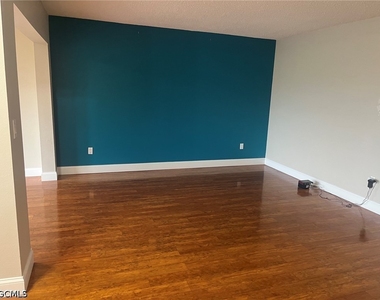 7430 Lake Breeze Drive - Photo Thumbnail 3
