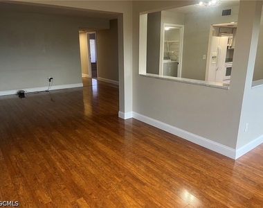 7430 Lake Breeze Drive - Photo Thumbnail 14